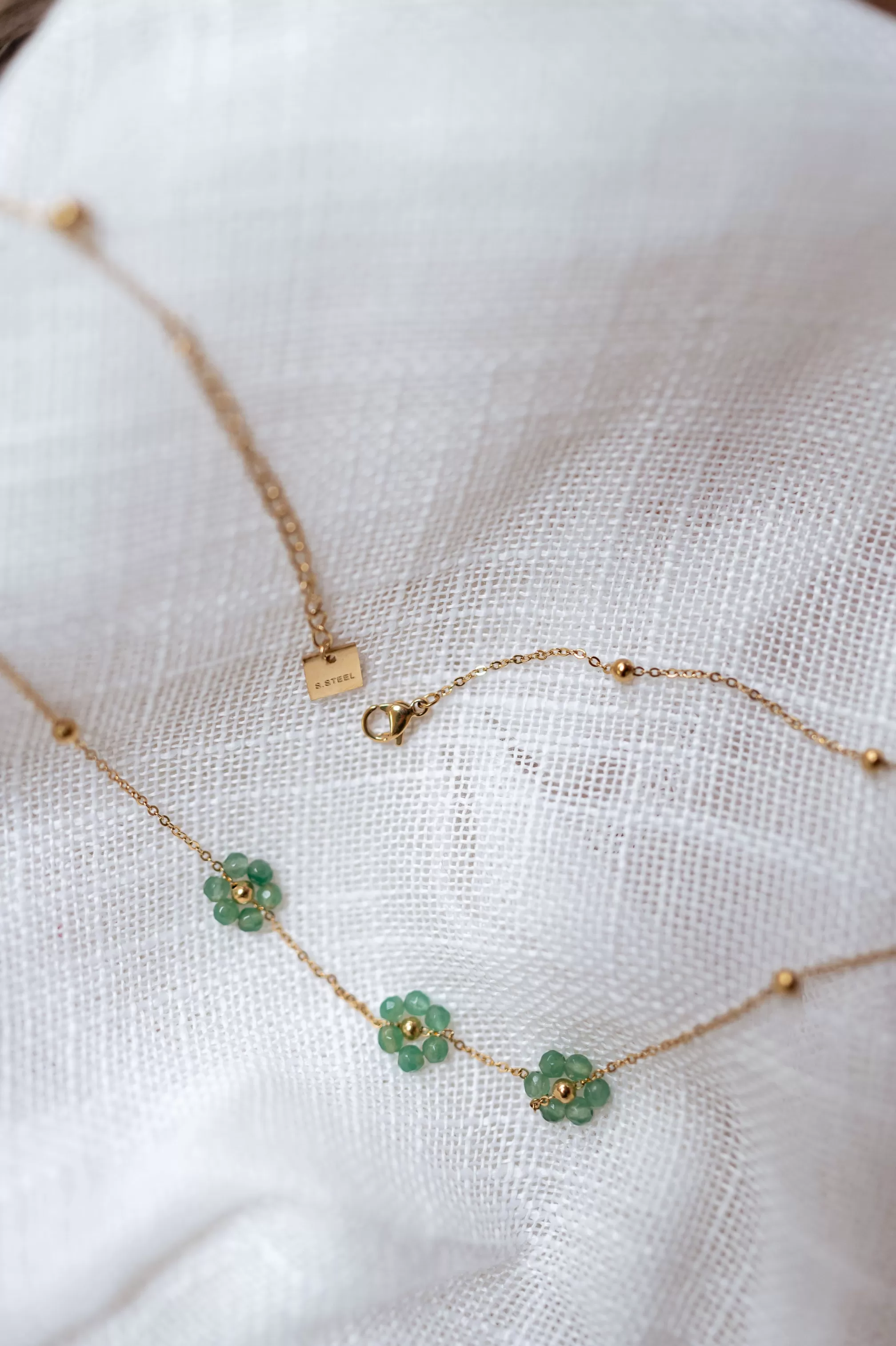 Flowi Green Necklace And Golden | Flower Necklace | Ready To-Porter Online | -Easy Clothes Best