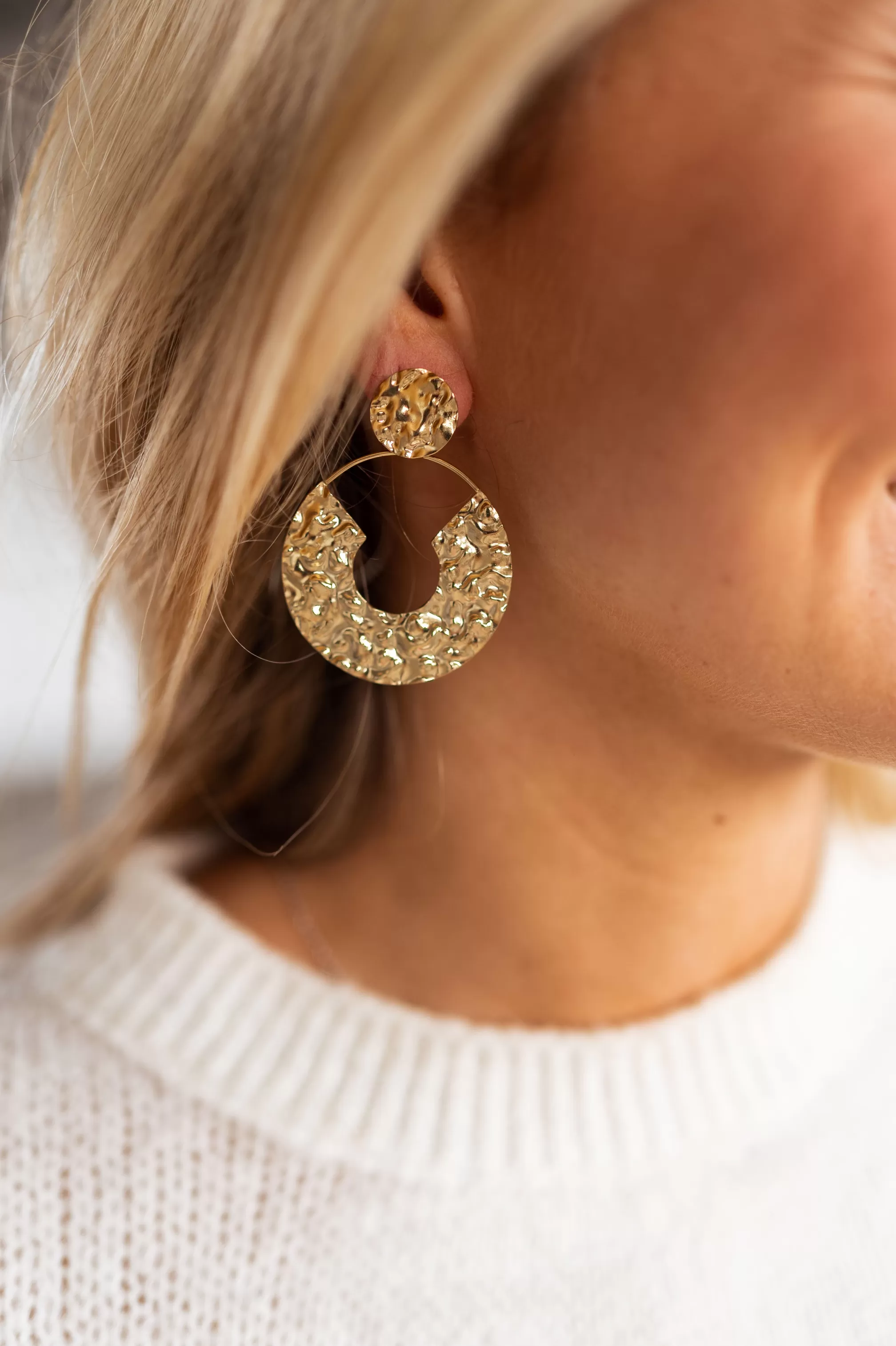 Saga Earrings Golden | Hammered Earrings | Ready To-Porter Online | -Easy Clothes Discount